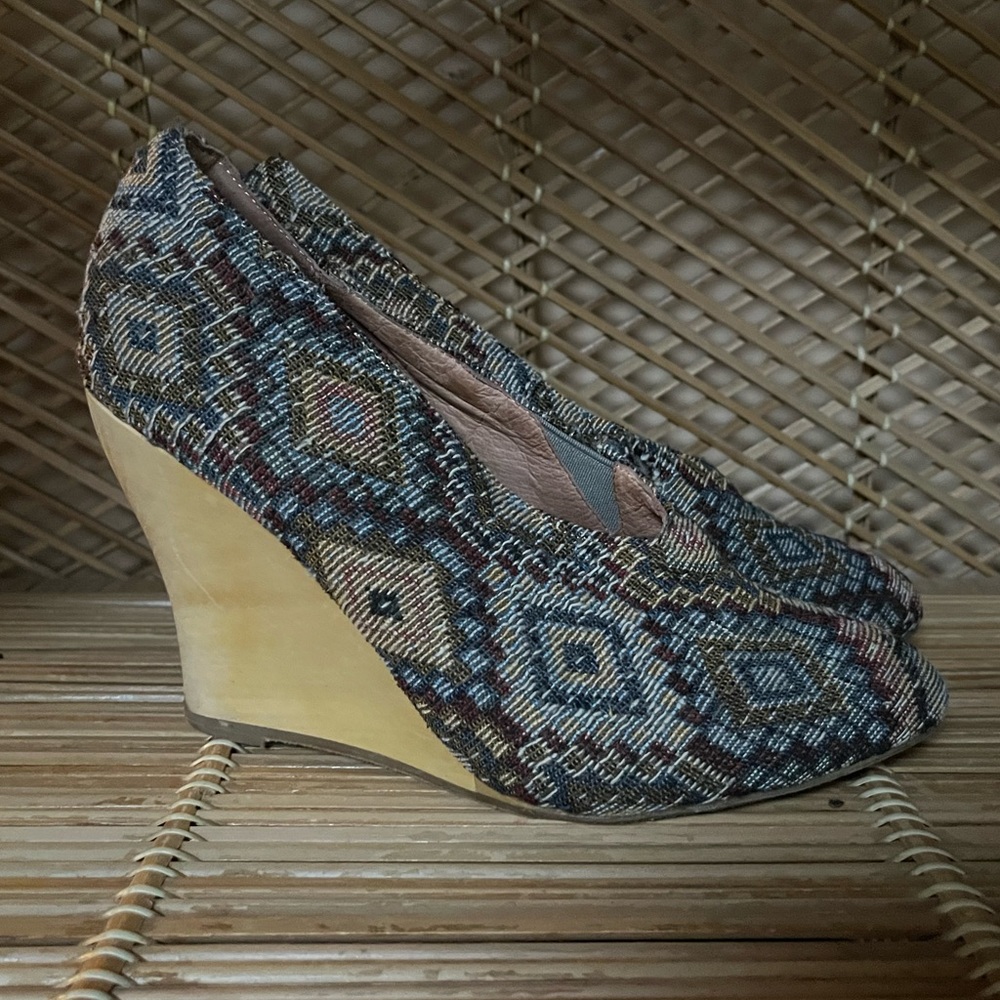 Anthropologie Lucky Penny Diana Fab Tapestry & Wood Wedge